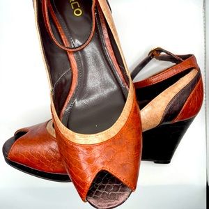 LIZ & CO multi brown wedge peptoe ankle strap 61/2